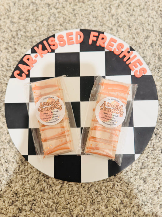 Almond Chantilly snap bar